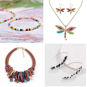 Handgefertigtes buntes Perlen-Schmuckset mit Ketten, Armbändern und Libellen-Ohrringen