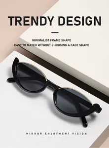 Lunettes de soleil œil-de-chat rétro avec monture noire et détails en métal doré