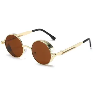 Lunettes de soleil steampunk rétro avec monture dorée et branches à ressort décoratives.