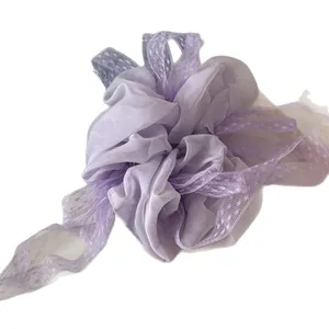 Scrunchie viola vintage con nastri in pizzo lunghi per acconciature eleganti