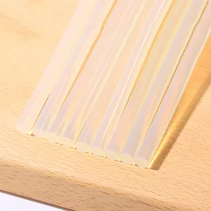 Transparente Heißklebestifte mit hoher Viskosität für DIY-Bastelarbeiten und Haarschmuck.