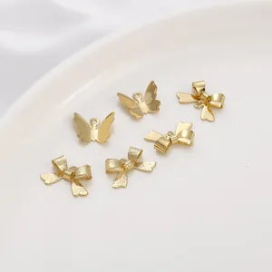 Elegantes colgantes de mariposa y lazo bañados en oro 14K para collares y pulseras DIY