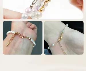 Primo piano di chiusure a moschettone in oro 18 carati per la creazione di gioielli DIY.