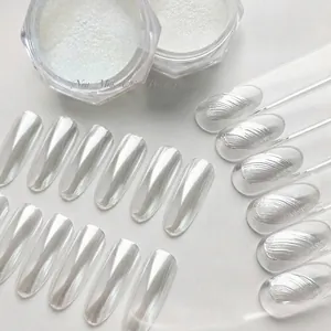 Poudre de chrome nacrée blanc cassé ultra-brillante pour un effet miroir très élégant