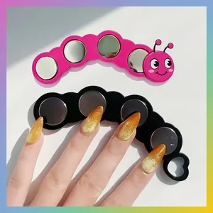 Detailansicht raupenförmiger Magnetwerkzeuge für professionelle Cat-Eye-Nagelkunsteffekte