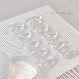 Poudre à ongles perle blanc lait premium avec effet miroir scintillant sur capsules
