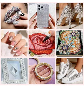 Collage che mostra varie applicazioni creative di strass fai-da-te su scarpe e accessori