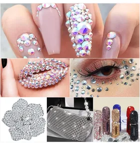 Collage dettagliato che mostra varie applicazioni di strass fai-da-te per unghie e trucco