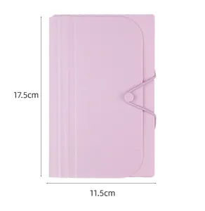 Vue détaillée du classeur rose pour plaques de stamping avec dimensions 17.5x11.5cm