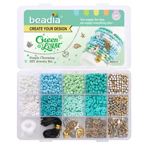 Vista detallada superior del kit de joyería DIY de 15 rejillas con cuentas y dijes