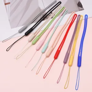 Una vibrante collezione di cinturini da polso colorati in silicone liquido per cellulari