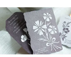 Détail macro exquis des autocollants en relief floral Morandi pour le décor de scrapbooking