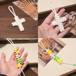 Croce in corda di cotone bianco 3mm fatta a mano e ciondolo con perline WAWA colorato