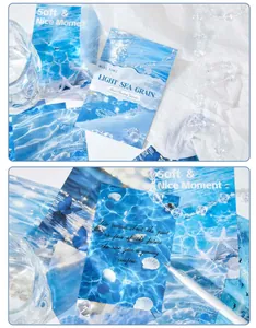 Vue détaillée des motifs de vagues bleues et de coquillages sur le papier matériel