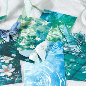 Papier de scrapbooking exquis sur le thème de la nature avec des motifs d'ondulation de l'eau