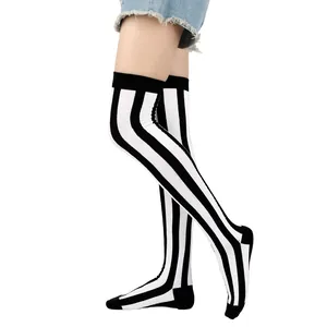 Calcetines altos por encima de la rodilla a rayas blancas y negras para cosplay de Halloween