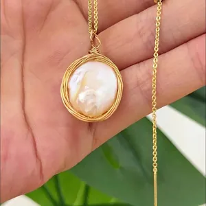 Elegante handgemaakte barokke parelhanger ketting met goudkleurige draadomwikkeling voor