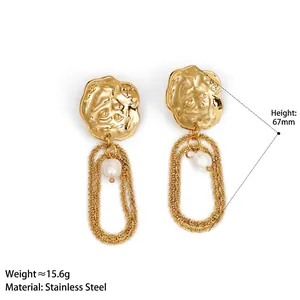 Boucles d'oreilles dorées en acier inoxydable avec métal martelé et perles d'eau douce