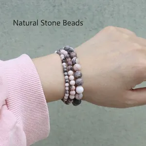 Natürliches Armband-Set aus rosa Zebra-Jaspis und Onyx-Steinperlen am Handgelenk
