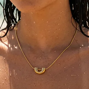 Collana Minimalista con Pendente a U in Acciaio Inossidabile da Donna Catena a Serpente Placcata Oro Argento Gioielli Geometrici