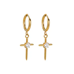 Boucles d'oreilles créoles dorées en acier inoxydable avec pendentifs croix en zircon
