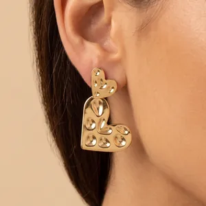 Boucles d'Oreilles Pendantes Double Coeur en Acier Inoxydable 316 Plaquées Or Argent PVD Texture Martelée pour Femmes