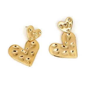 Boucles d'oreilles double cœur élégantes en acier inoxydable plaqué or PVD à motifs