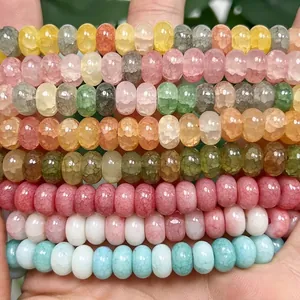 Makroaufnahme bunter 5x8mm Kristallperlen in Abakusform für DIY-Schmuckherstellung.