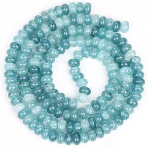 Detailansicht von 5x8mm hellblauen Krister-Kristallperlen für DIY-Schmuck