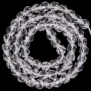 Detailopname van gefacetteerde witte kristallen kralen voor DIY sieraden 6mm 61 stuks per streng