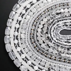 Collectie natuurlijke bergkristal kralen in verschillende vormen voor DIY sieraden maken