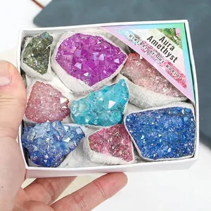 Coffret cadeau de grappes d'améthyste aura multicolores au fini électroplaqué vif