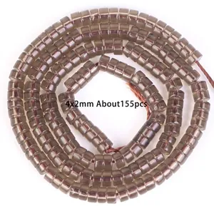 Detalle macro de cuentas cilíndricas de cuarzo ahumado de 4x2mm para joyería DIY, 155 unidades.