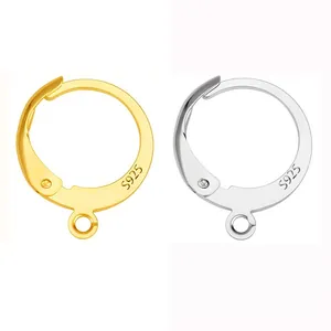 Détail des crochets d'oreilles à levier gravés S925 en or et argent pour le DIY