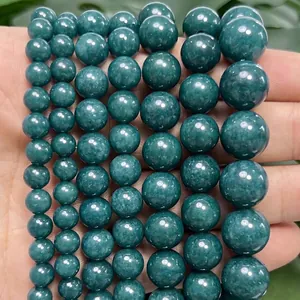 Vista detallada de cuentas redondas de jade ángel verde oscuro pulido para joyería DIY