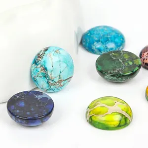 Gedetailleerd overzicht van kleurrijke ronde imperiale steen cabochons voor DIY