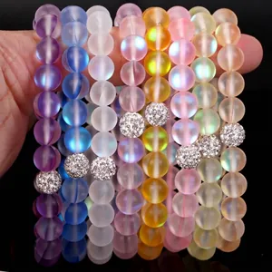 Bracelets en cristal naturel minimalistes avec fini givré irisé et strass brillants.