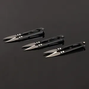 Tre tagliafili professionali a forma di U in acciaio inossidabile nero per il cucito.
