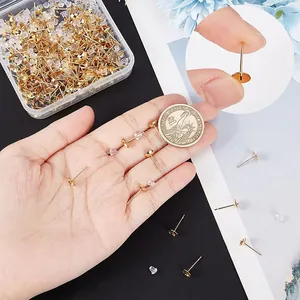 DIY-Ohrstecker-Stifte mit Silikonrücken, der Maßstab ist mit einer Münze dargestellt
