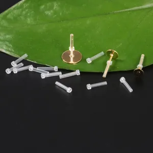Vue détaillée des embouts de boucles d'oreilles en PC et clous dorés pour bijoux DIY
