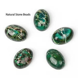 Vue détaillée de cabochons ovales en turquoise impériale 10x14mm pour DIY