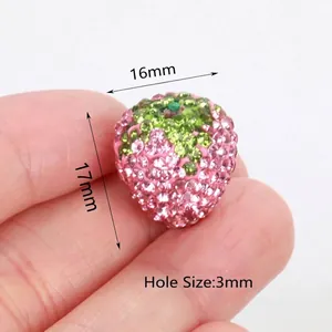 Dettaglio perla fragola con strass da 17mm e foro da 3mm per creazioni artigianali.