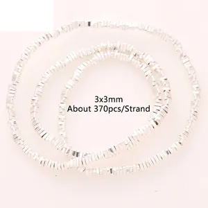 Vista dettagliata di perle quadrate in ematite argentata da 3x3mm per gioielli DIY