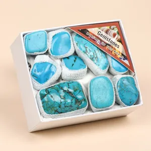 Lot de pierres de turquoise naturelles avec minéraux bleus dans un coffret cadeau blanc