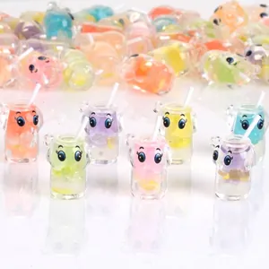 Detail van kleurrijke hars olifant drinkfles bedeltjes voor DIY sieraden maken