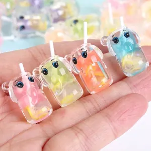 Macro-opname van kleurrijke hars olifant bubble tea bedeltjes voor DIY-sieraden