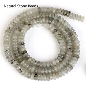 Detailansicht von 2x4mm grauen Naturstein Perlen für die DIY Schmuckherstellung