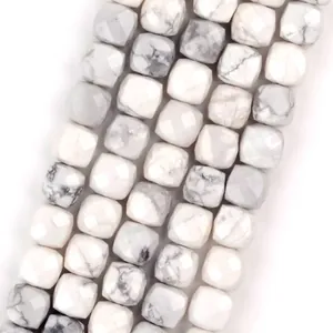 Vue détaillée des perles carrées facettées en howlite blanche pour bijoux DIY créatifs