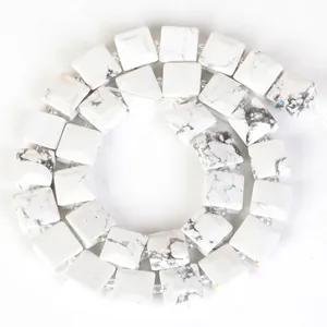 Perles carrées en turquoise blanche naturelle avec texture marbre gris pour bijoux DIY