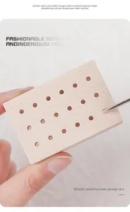Dettaglio di un porta punte per fresa unghie in legno con venature naturali